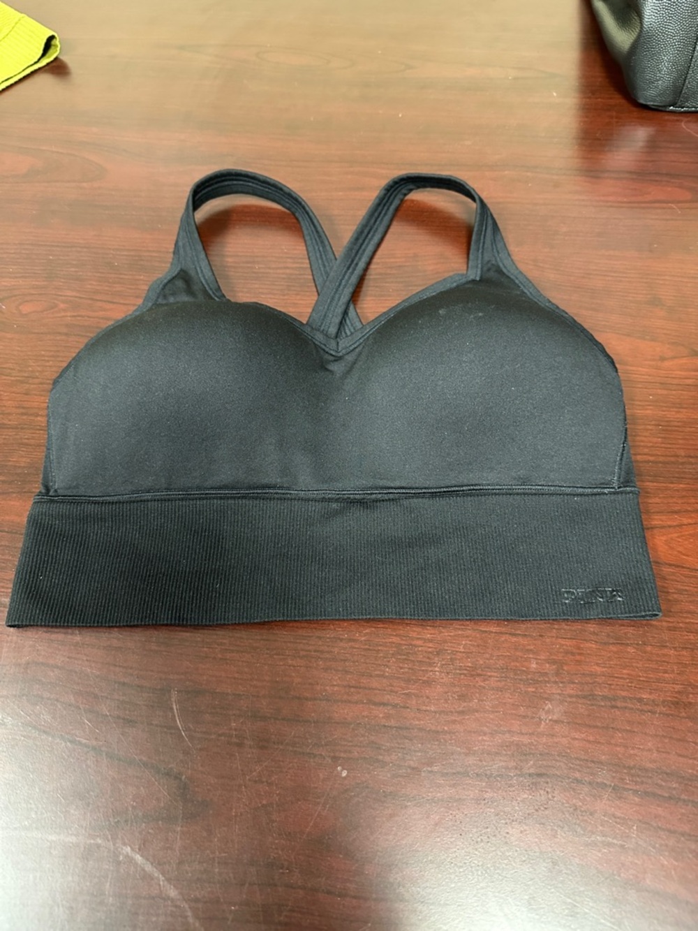 PINK Victoria's Secret Black Seamless Cross-Back Sports Bralette padded - Picture 1 of 9
